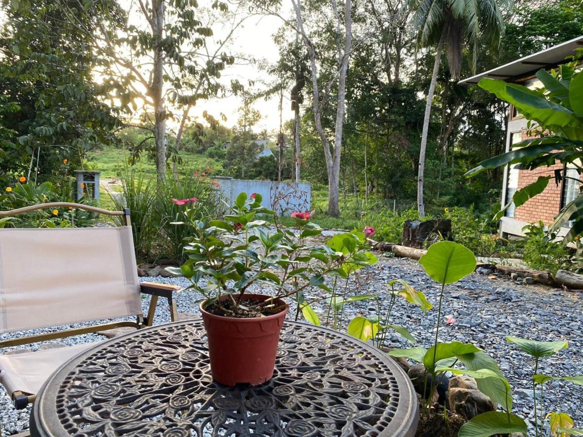 Kebun Lisdtari Farmstay Air Hangat Luaran gambar